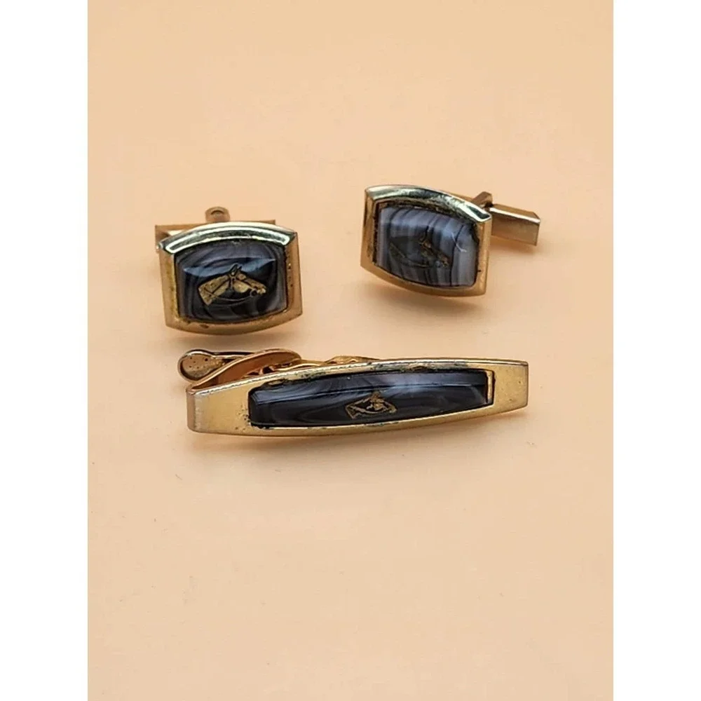 74 Yr Old 10k Gold Plate Tie Clip/Bar & Cufflinks Set Horse Equestrian Art Glass
